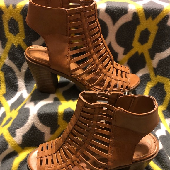 Heeled sandal - Picture 2 of 4